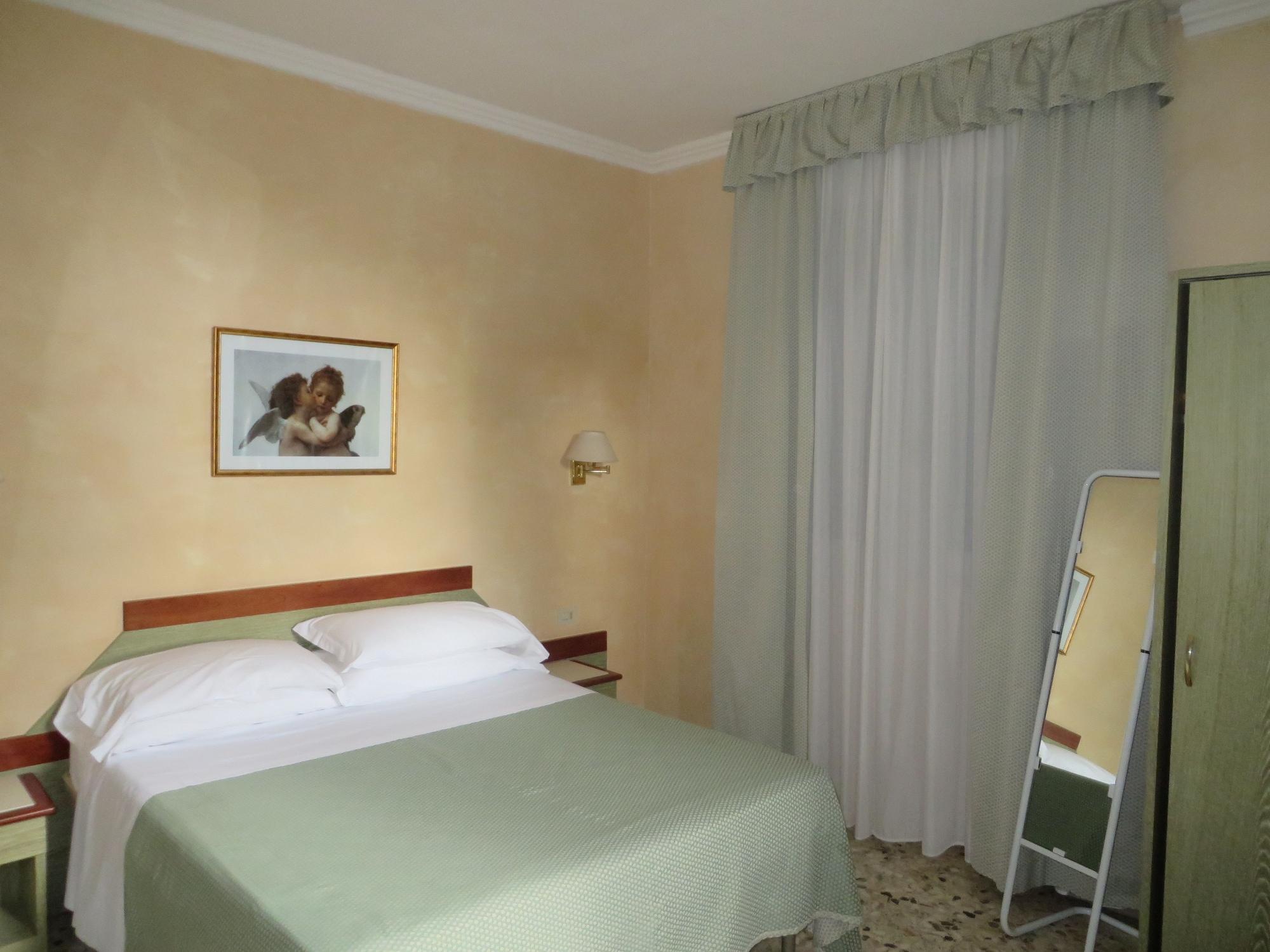 Hotel Villa Tiziana Марина-ди-Пьетрасанта Экстерьер фото